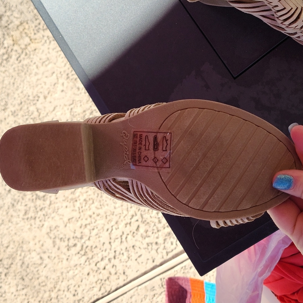 NEW Summer Sandals - Picture 3 of 3